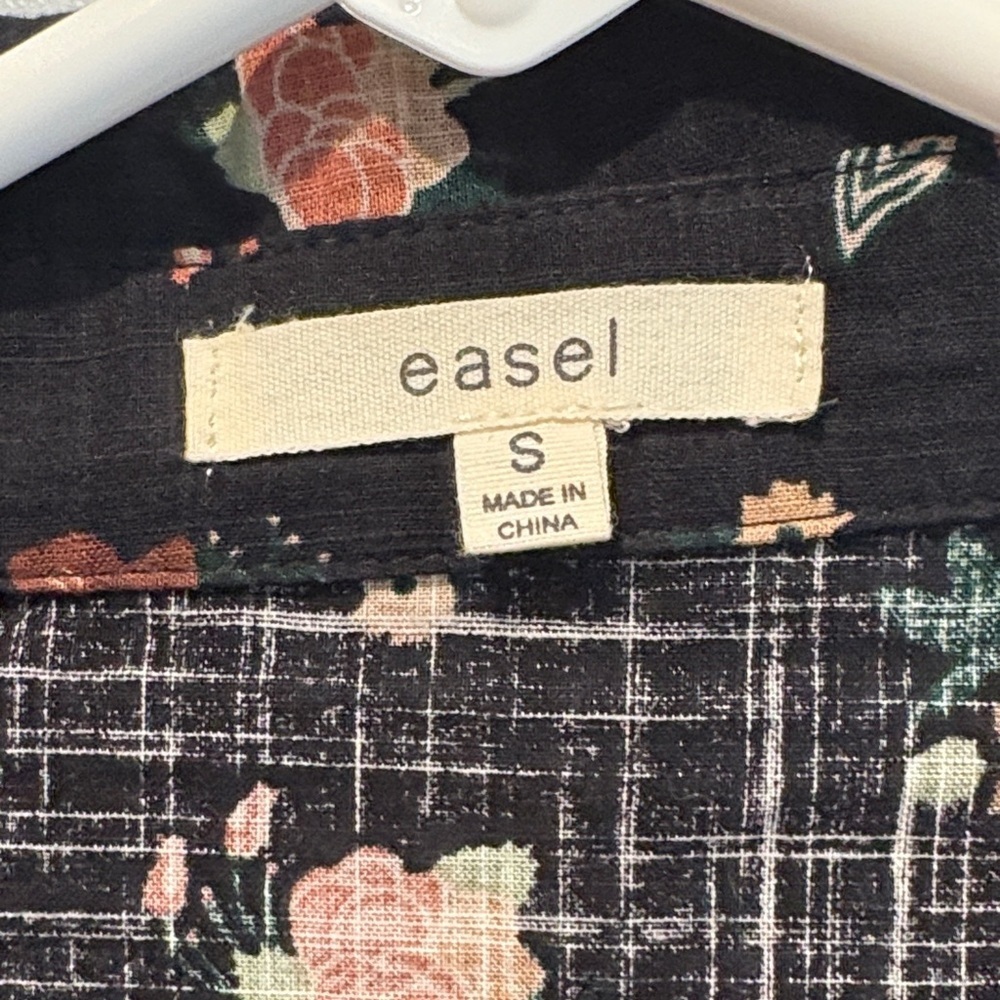 Brand new! Easel Black Floral Lace-Up Top - Picture 2 of 6
